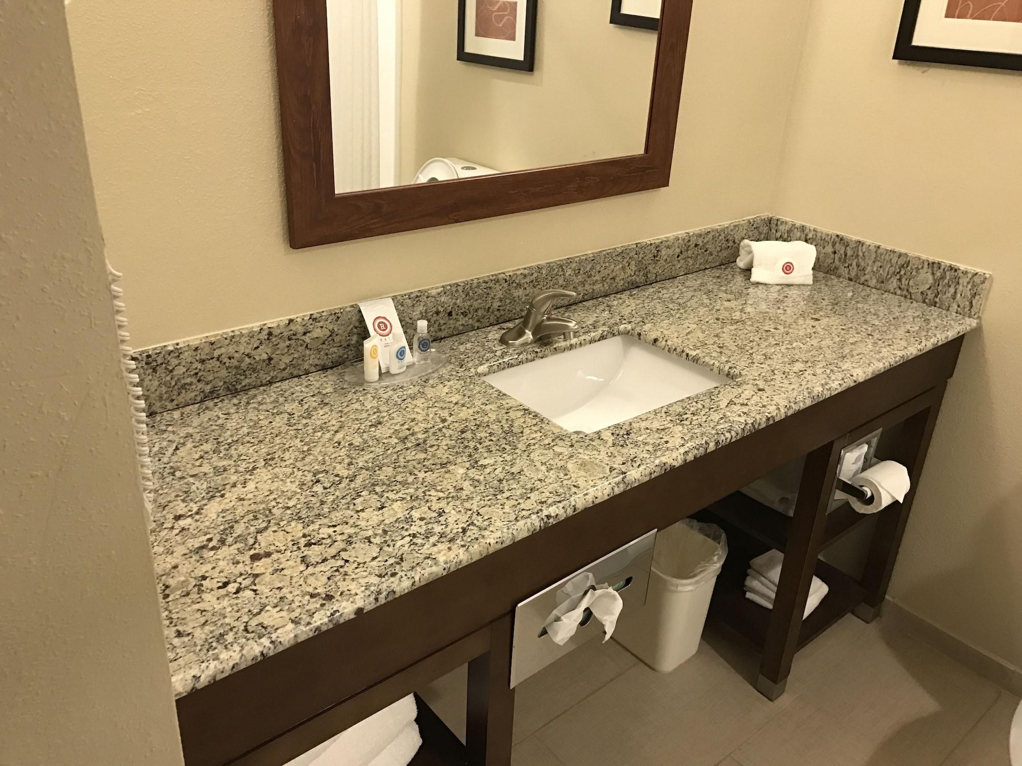 Comfort Suites Plymouth Near Us-30 Buitenkant foto