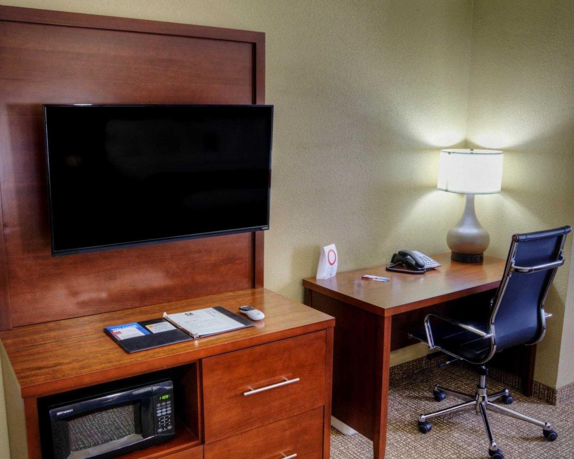Comfort Suites Plymouth Near Us-30 Buitenkant foto