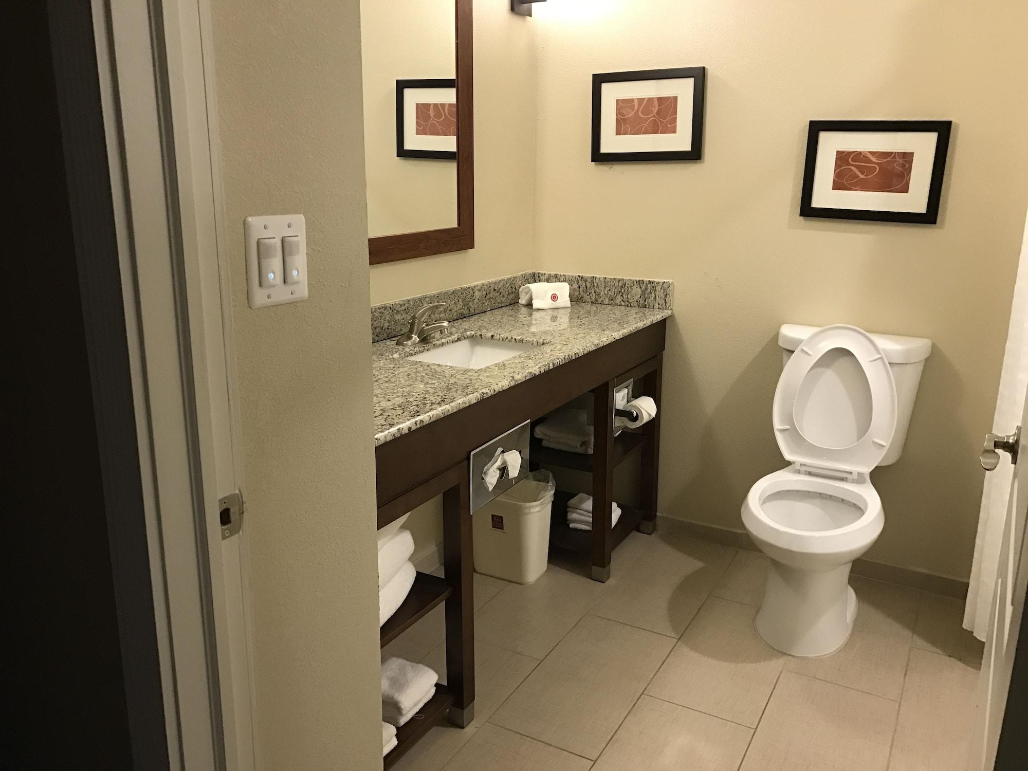 Comfort Suites Plymouth Near Us-30 Buitenkant foto