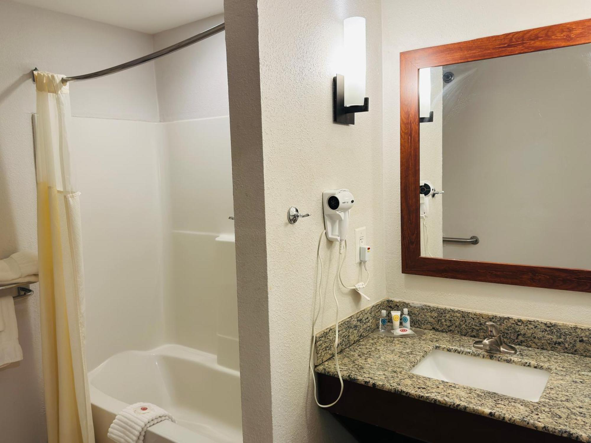 Comfort Suites Plymouth Near Us-30 Buitenkant foto