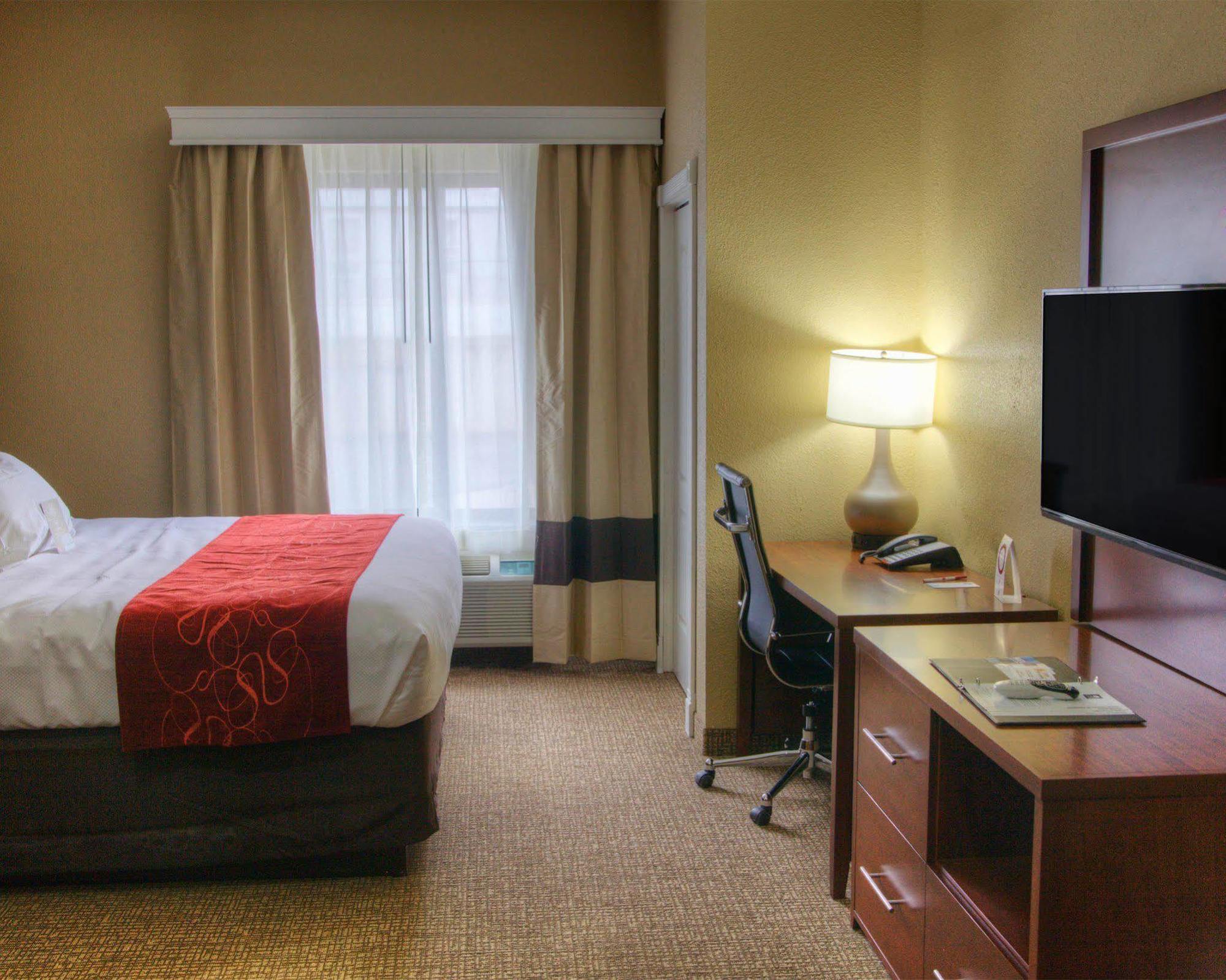 Comfort Suites Plymouth Near Us-30 Buitenkant foto